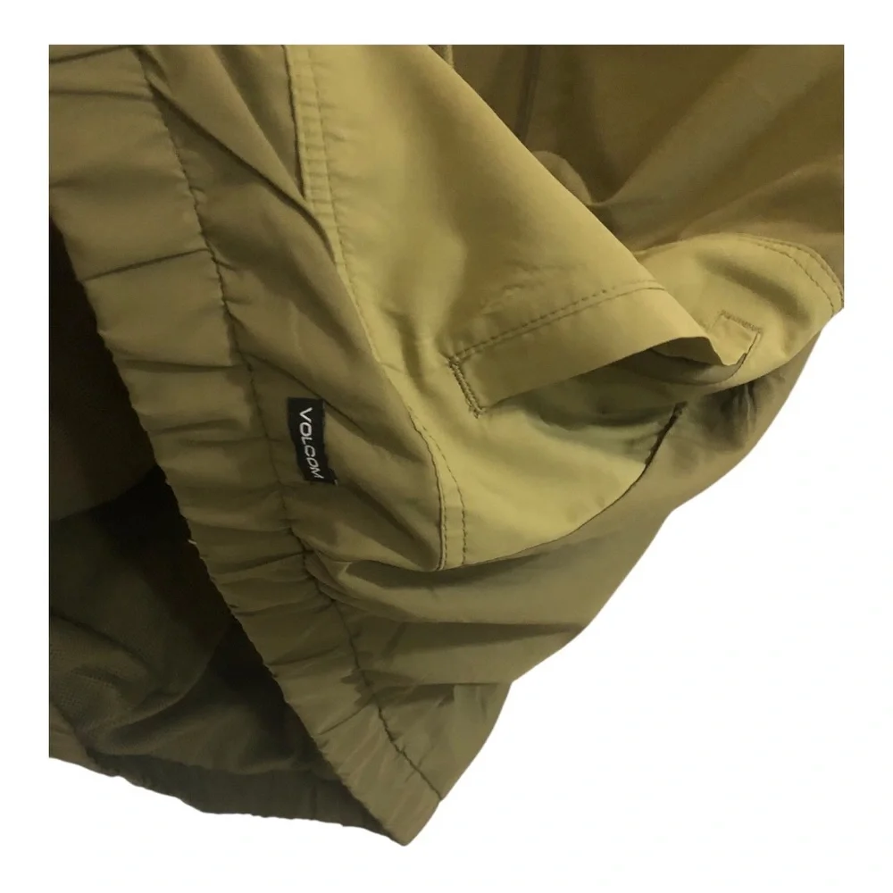 Volcom olive moss green in a breeze hooded windbreaker‎ size large new